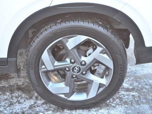 Used 2024 Hyundai Venue SEL image 12