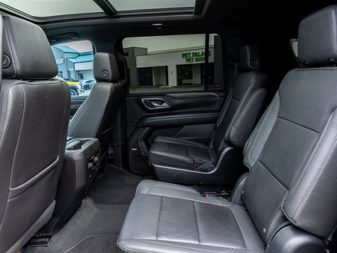 Used 2023 Chevrolet Suburban Z71 w/ Luxury Package AWD/4WD image 30