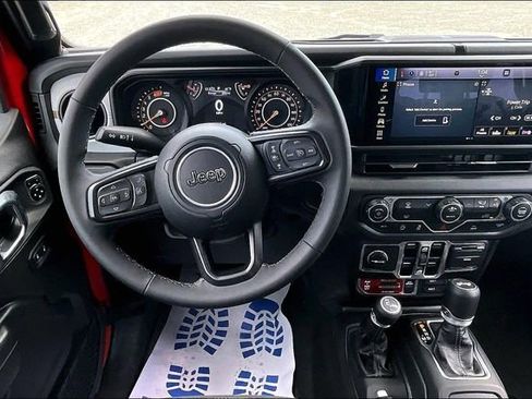 Used 2025 Jeep Wrangler Unlimited Sport AWD/4WD image 5