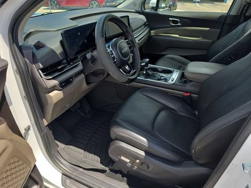 Used 2025 Kia Carnival SX FWD image 10