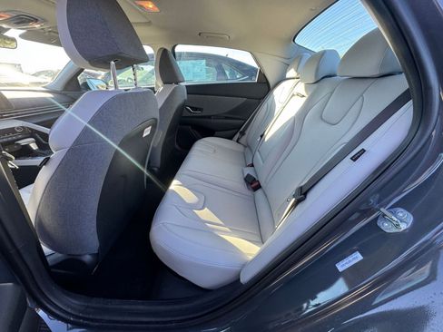 Used 2025 Hyundai Elantra Limited image 25