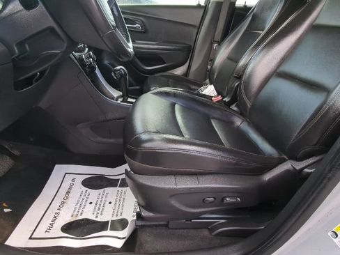Used 2021 Chevrolet Trax LT w/ Premium Seat Package AWD/4WD image 20