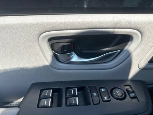 Used 2023 Honda Pilot Touring image 12