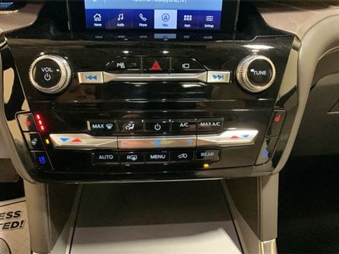 Certified 2023 Ford Explorer Platinum w/ Technology Package image 48