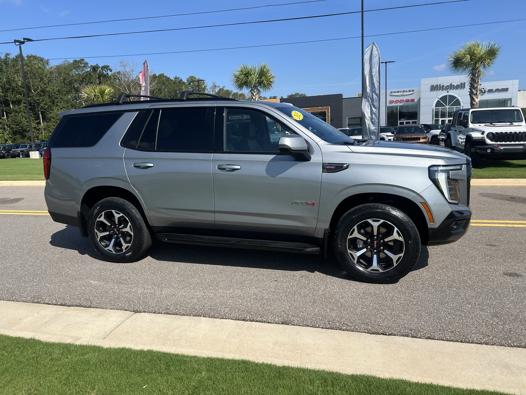 Used 2025 GMC Yukon AT4 w/ LPO, Get Active Package AWD/4WD image 7