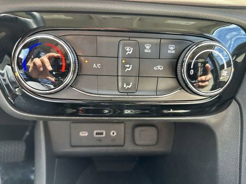 Certified 2023 Buick Encore GX Preferred FWD image 19