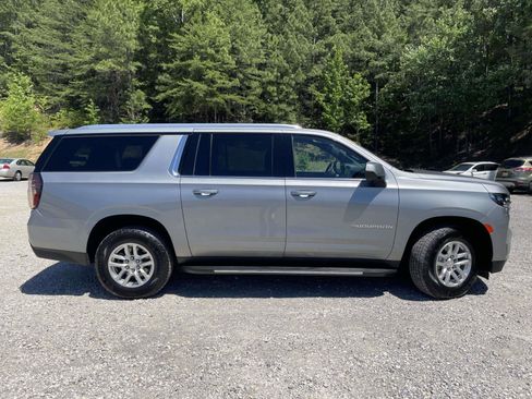 Used 2023 Chevrolet Suburban LT RWD image 19