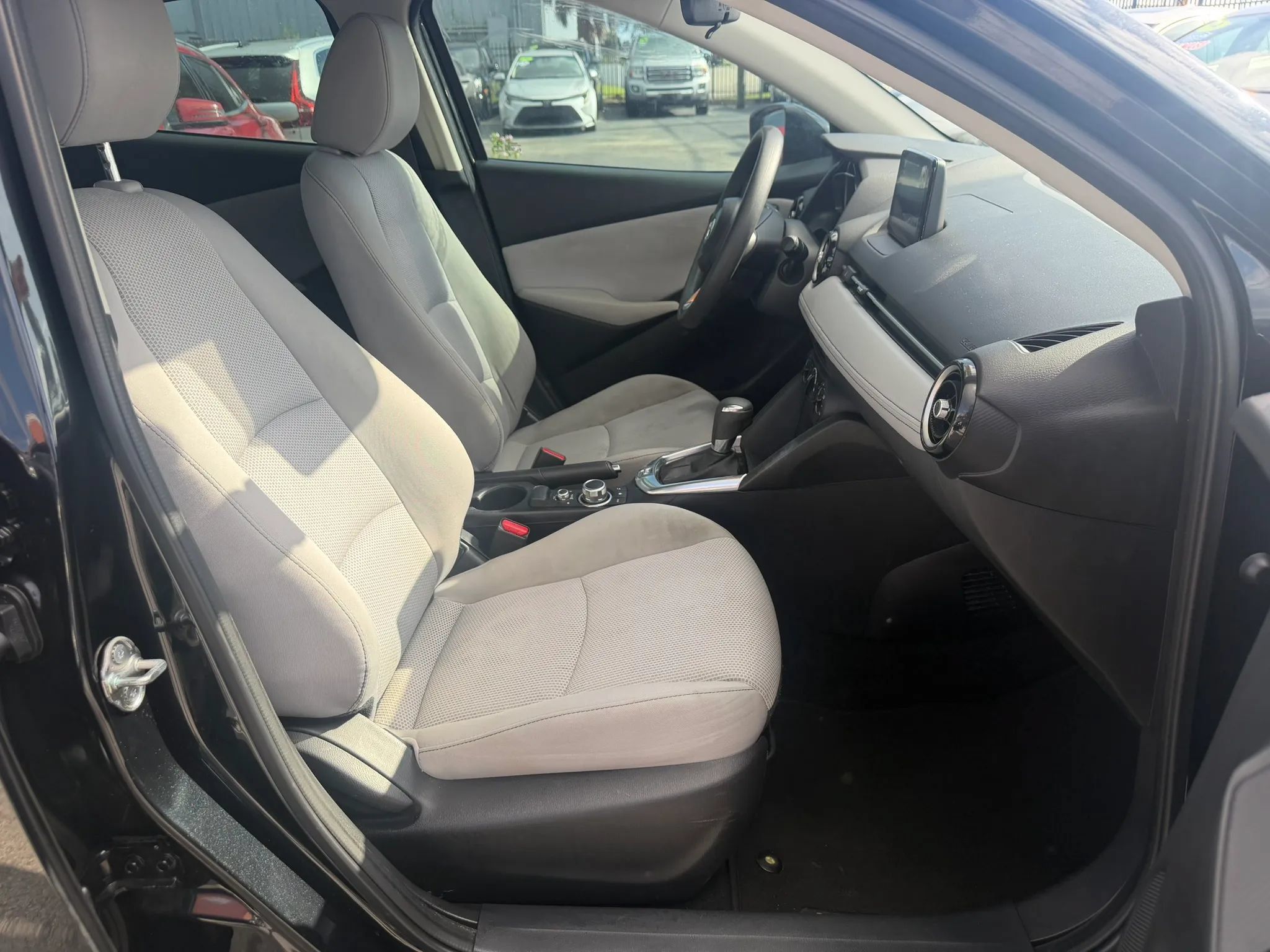Used 2019 Toyota Yaris LE FWD image 11