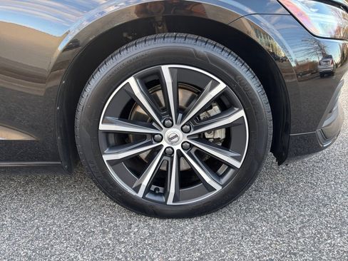 Used 2021 Volvo S60 T5 Momentum w/ Premium Package image 25