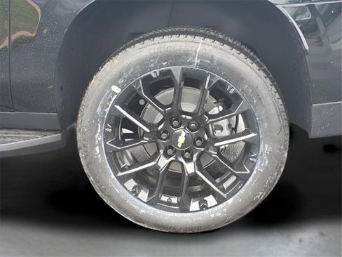 New 2026 Chevrolet Suburban Premier image 28