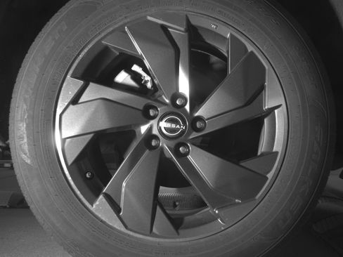 Used 2025 Nissan Rogue SV FWD image 15