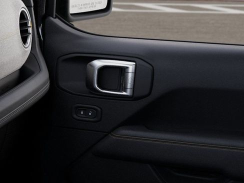 Used 2025 Jeep Wrangler Sahara image 25