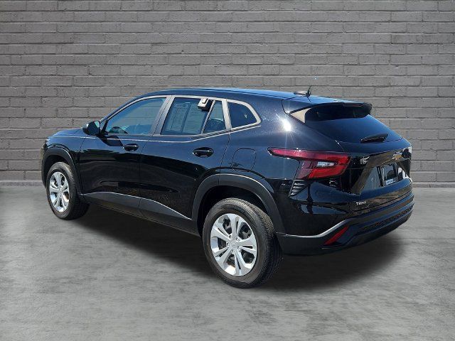 Used 2024 Chevrolet Trax LS w/ Driver Confidence Package FWD image 3