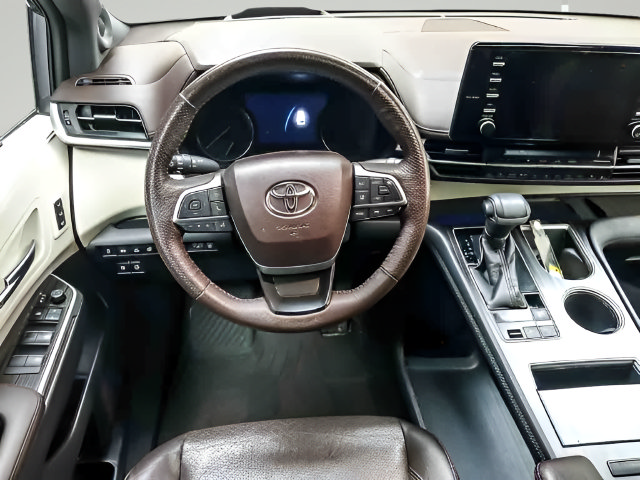 Used 2022 Toyota Sienna Platinum AWD/4WD image 15