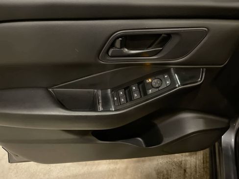 Used 2024 Nissan Rogue S image 13