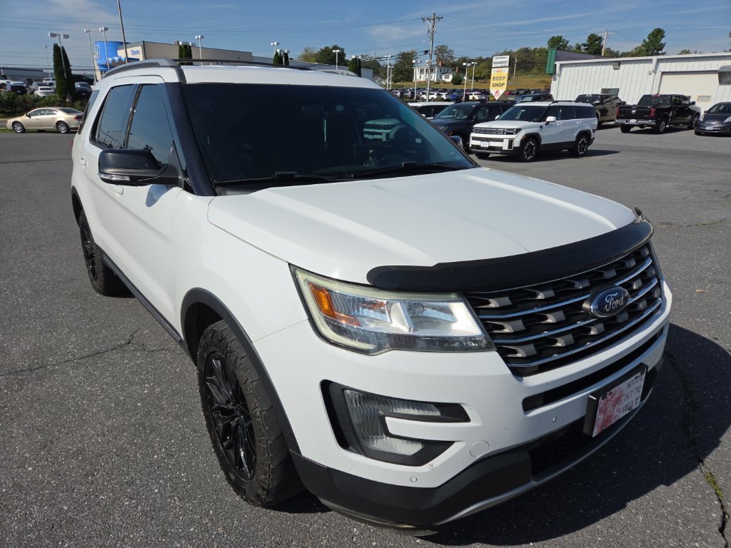 Used 2016 Ford Explorer XLT w/ Equipment Group 202A AWD/4WD image 11