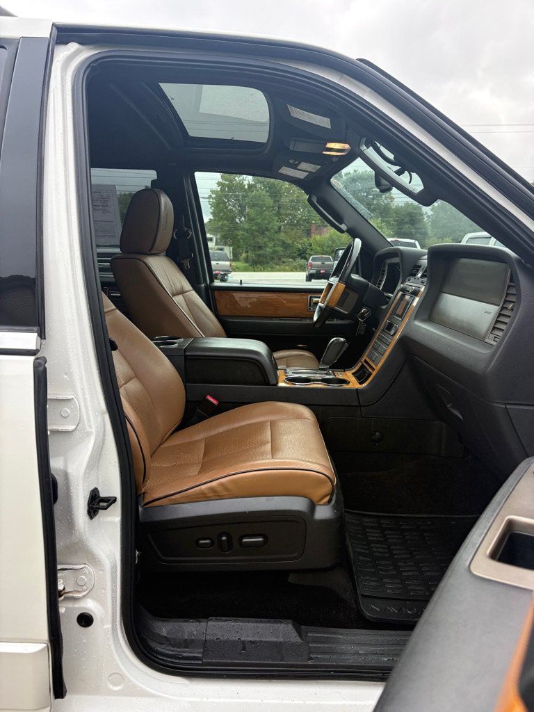 Used 2014 Lincoln Navigator L 4WD w/ Equipment Group 101A image 11