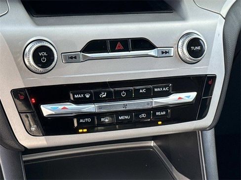 Used 2022 Ford Explorer XLT w/ Equipment Group 202A image 21