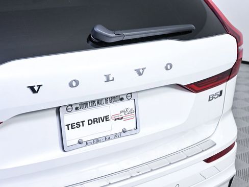 New 2026 Volvo XC60 B5 Plus w/ Protection Package Premier AWD/4WD image 35