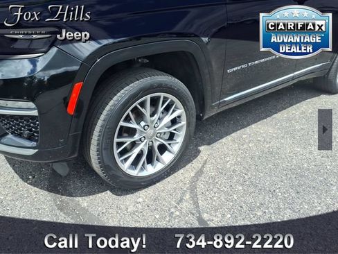 Used 2023 Jeep Grand Cherokee Summit AWD/4WD image 5