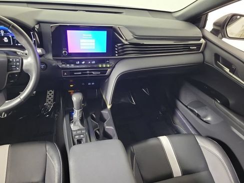 Used 2025 Toyota Camry SE FWD image 17