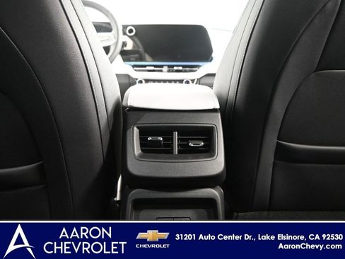 New 2025 Chevrolet Equinox EV LT image 18