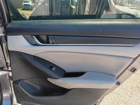Used 2018 Honda Accord EX image 21