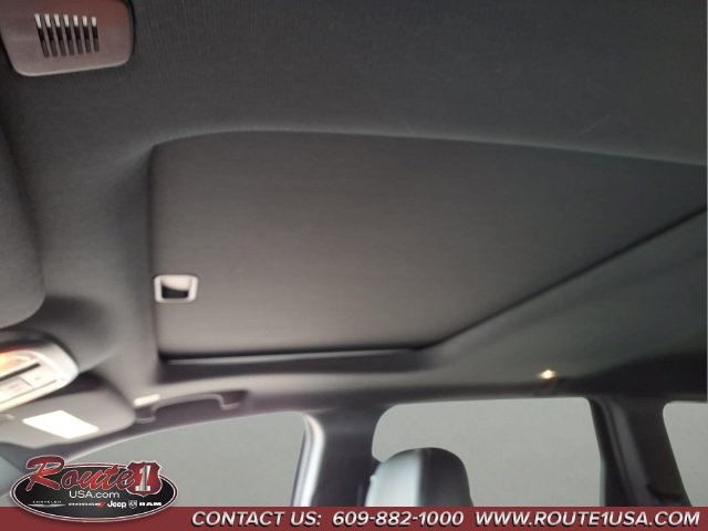 Used 2021 Jeep Grand Cherokee Limited w/ Premium Lighting Group RWD image 38