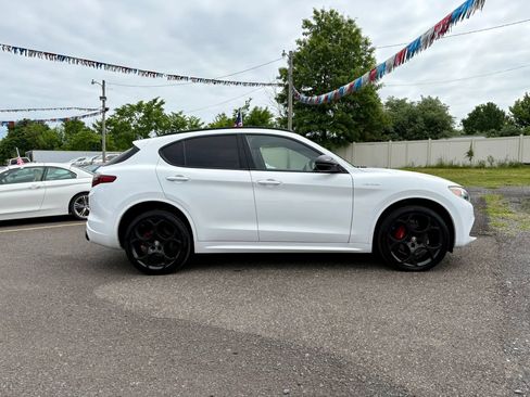 Used 2022 Alfa Romeo Stelvio Veloce AWD/4WD image 6