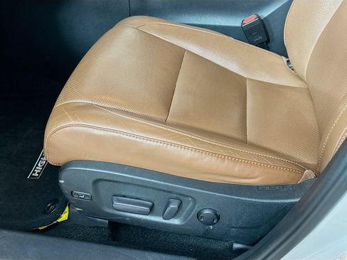 Used 2019 Toyota Highlander Limited FWD image 9