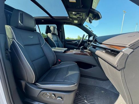 Certified 2023 Cadillac Escalade ESV Premium Luxury AWD/4WD image 29