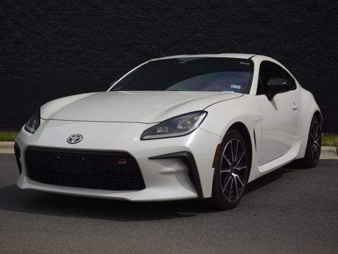 Used 2023 Toyota GR86 RWD image 34