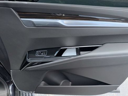 Used 2025 Cadillac Escalade Premium Luxury AWD/4WD image 33