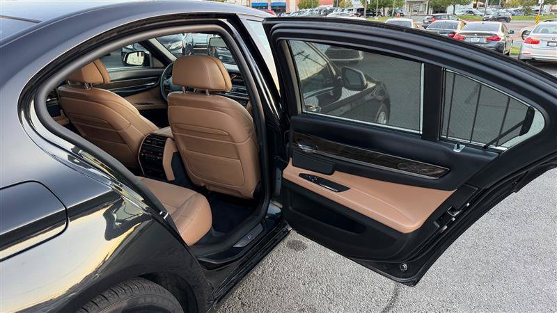 Used 2015 BMW 750i xDrive AWD/4WD image 42