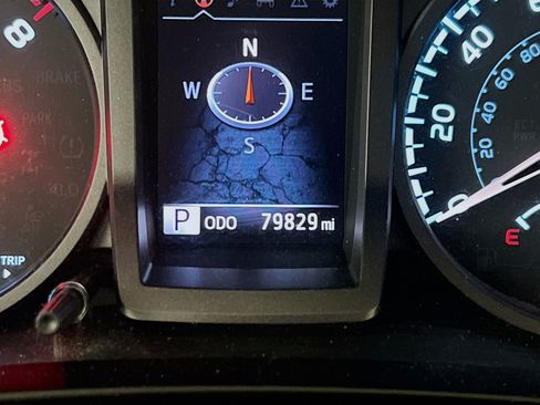 Used 2018 Toyota Tacoma TRD Off-Road w/ Technology Package AWD/4WD image 8