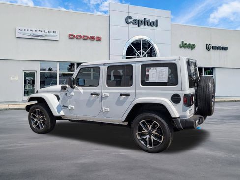 Used 2024 Jeep Wrangler Unlimited w/ Convenience Group AWD/4WD image 5