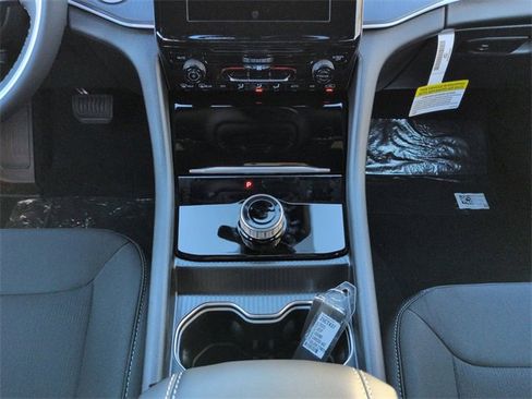 New 2025 Jeep Grand Cherokee Laredo X image 18