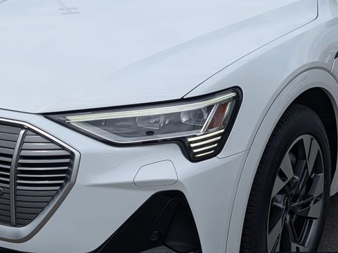 Used 2021 Audi e-tron Premium AWD/4WD image 16