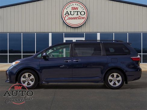 Used 2020 Toyota Sienna LE image 4