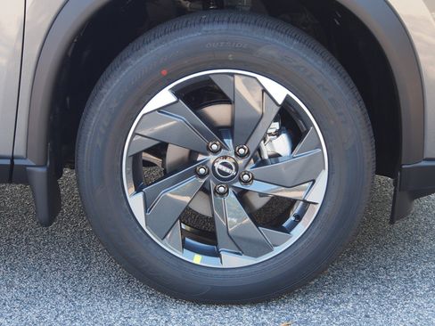 Used 2026 Nissan Rogue SV FWD image 9