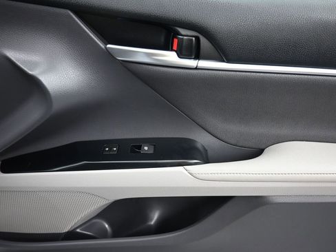 Used 2019 Toyota Camry XLE image 39