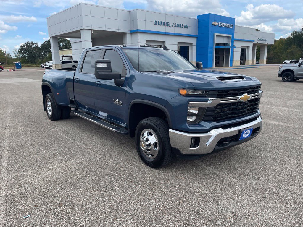 Used 2024 Chevrolet Silverado 3500 LT w/ Texas Edition AWD/4WD image 9