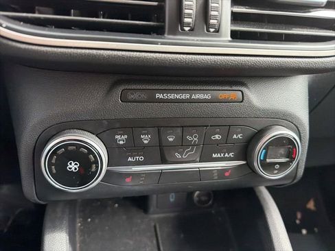 Used 2020 Ford Escape SE image 19