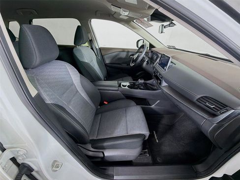 Used 2023 Nissan Rogue SV image 26