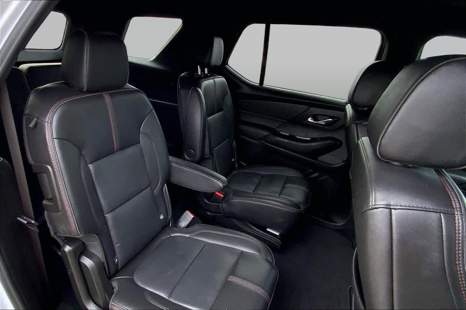 Used 2023 Chevrolet Traverse RS FWD image 19