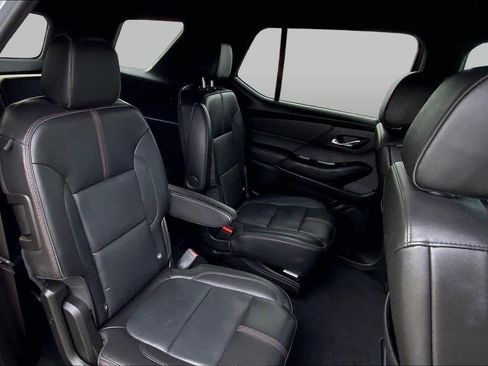 Used 2023 Chevrolet Traverse RS FWD image 19