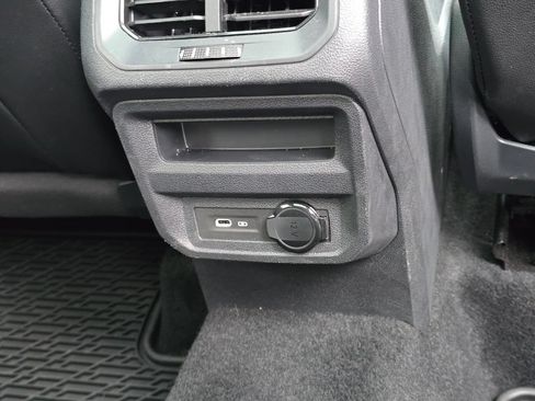 Used 2023 Volkswagen Tiguan SE w/ Panoramic Sunroof Package AWD/4WD image 28