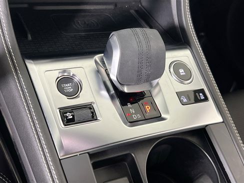 Used 2025 Jaguar F-PACE R-Dynamic S AWD/4WD image 17