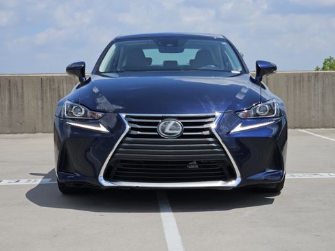 Used 2018 Lexus IS 300 w/ Comfort Package RWD image 11