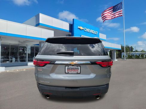 Used 2023 Chevrolet Traverse LT FWD image 4